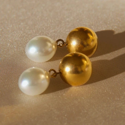 Aura Short Pearl Earings