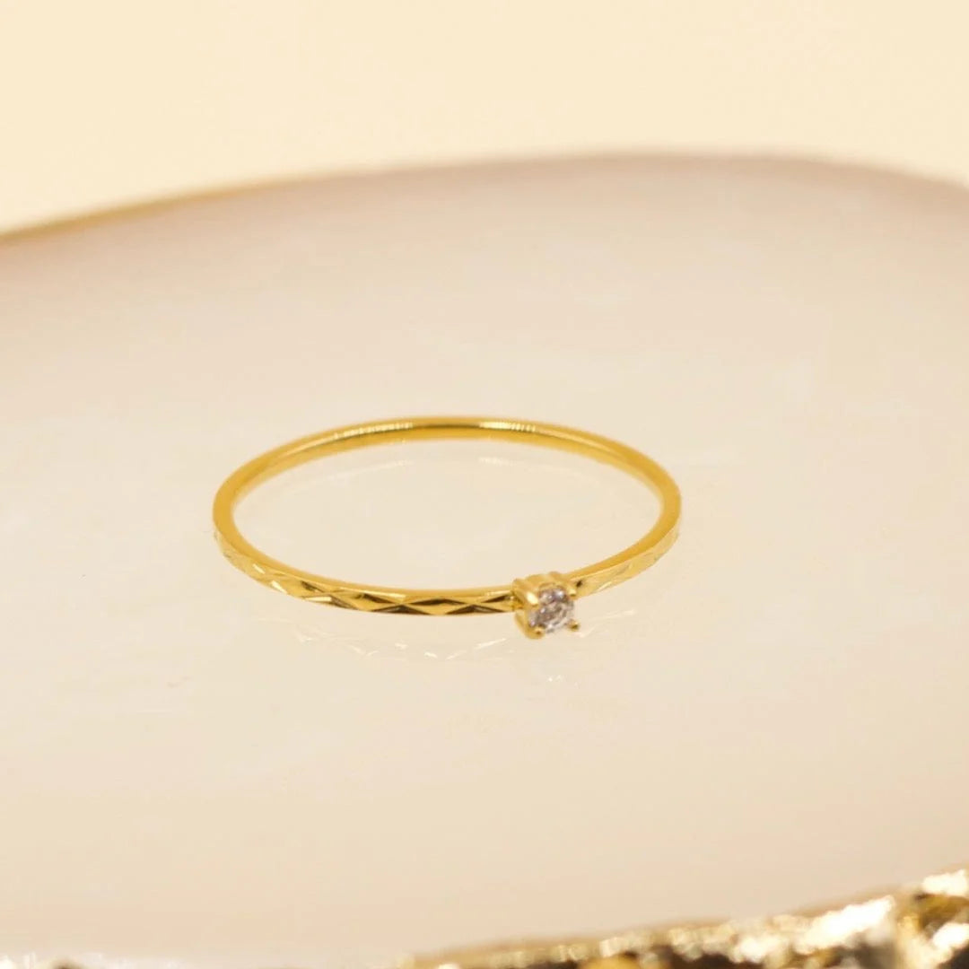 Luna Solitaire Ring Band