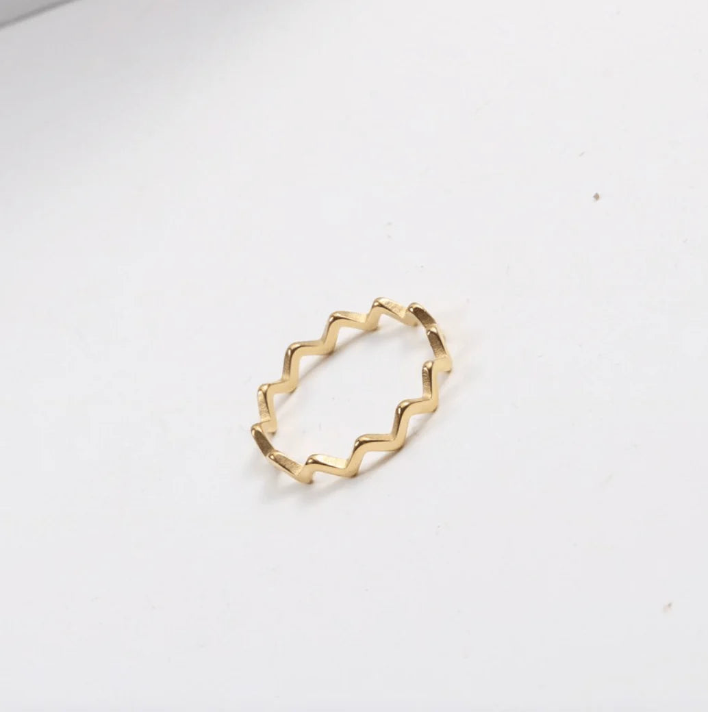 Onda Dainty ZigZag Stacking Ring