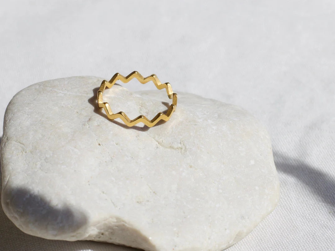 Onda Dainty ZigZag Stacking Ring