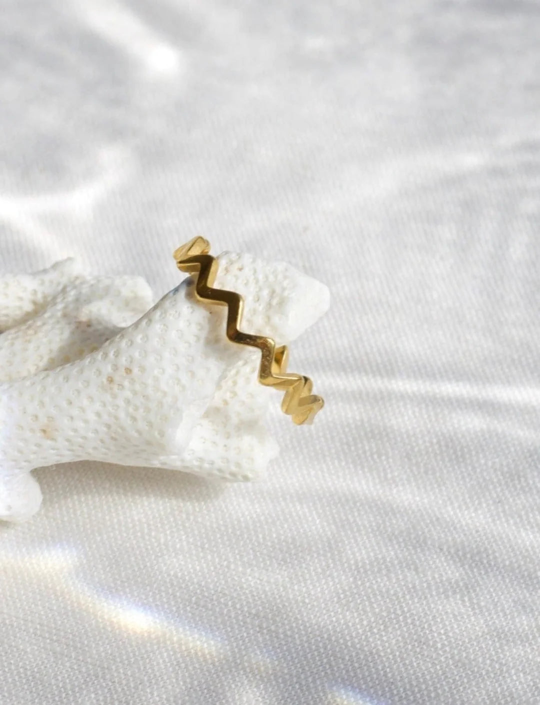 Onda Dainty ZigZag Stacking Ring